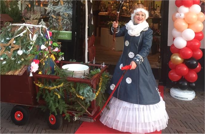 Bellenblaasact  boekt u bij www.kwekel-evenementen.nl