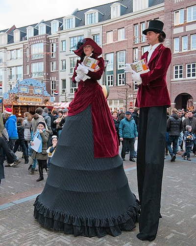 Dickens Steltlopers te boeken bij www.kwekel-evenementen.nl