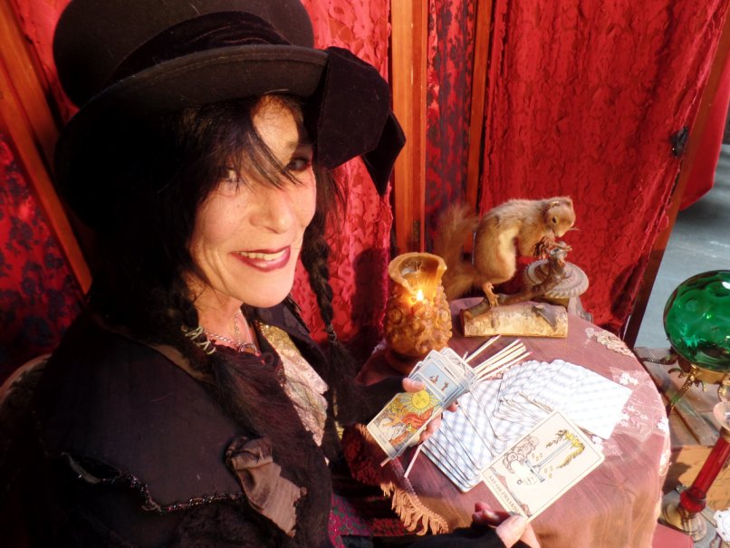 Dickens Waarzegster, www.kwekel-evenementen.nl