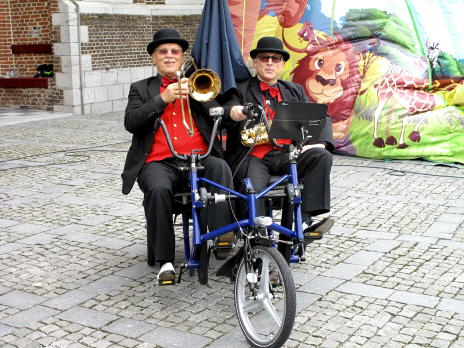 Dickens Fietsorkest te boeken bij www.kwekel-evenementen.nl