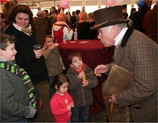 Dickensverteller te boeken bij www.kwekel-evenementen.nl